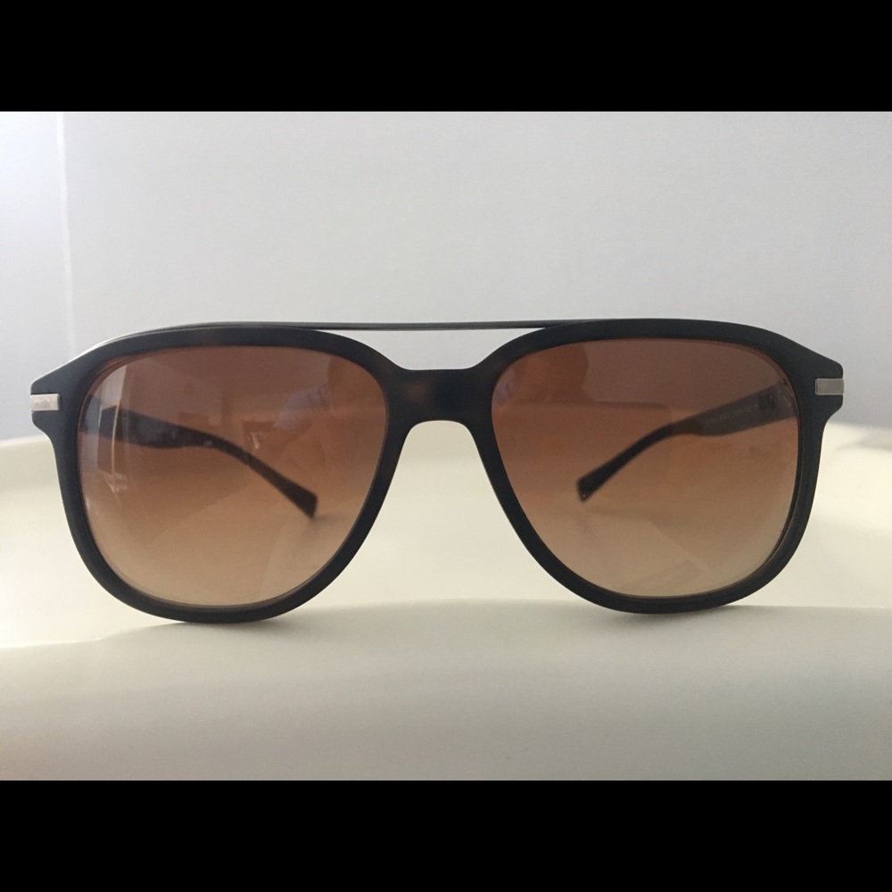 Burberry Sunglass with dark brown acetate frame.